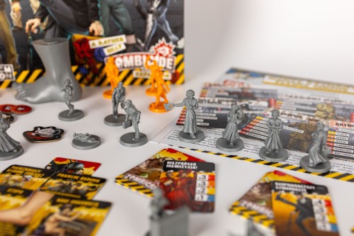 zombicide-monthy-python-latający-cyrk-zawartosc.jpg