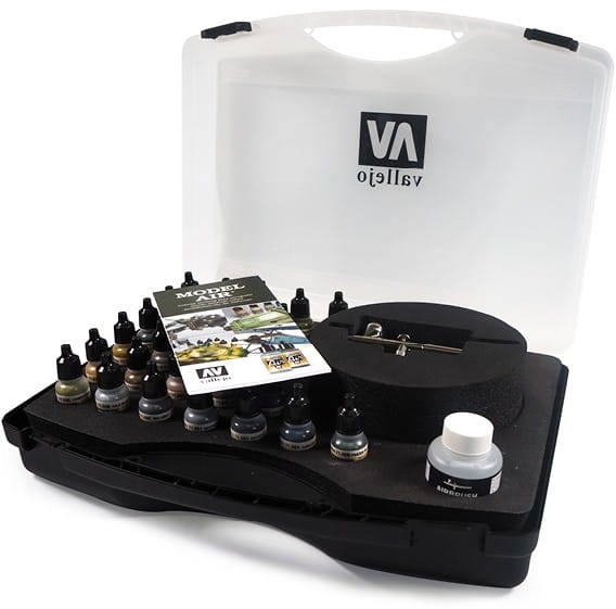 Vallejo: 71.172 - Model Air - Basic Colors &amp; Airbrush (29 x 17 ml)